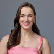 Elizabeth Henstridge